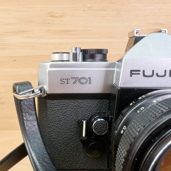 Fujica ST701 35mm Film Camera / Fujinon 55mm f/1.8 Lens / Vintage SLR - Picture 3 of 8